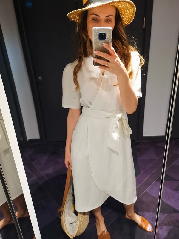 biała sukienka z tencelu