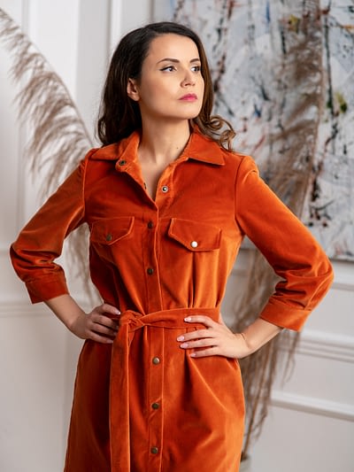 aksamitna sukienka koszulowa ruda